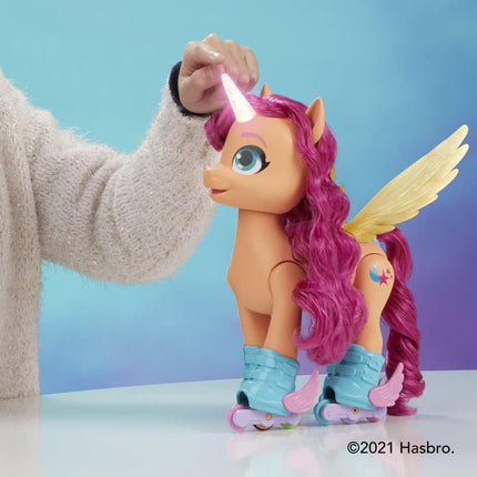 HASBRO My Little Pony: A New Generation Movie Sing 'N Skate Sunny Starscout