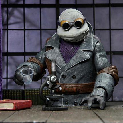 Universal Monsters x Teenage Mutant Ninja Turtles Ultimate Donatello as The Invisible Man