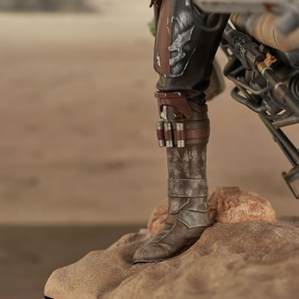Star Wars Premier Collection: The Mandalorian Din Djarin with Speeder Bike