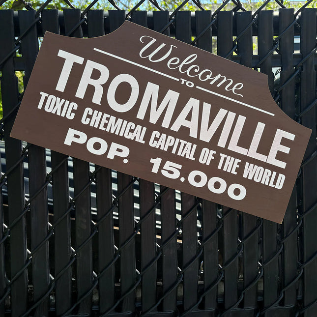 TRICK OR TREAT STUDIOS Toxic Avengers - Tromaville Wood Sign
